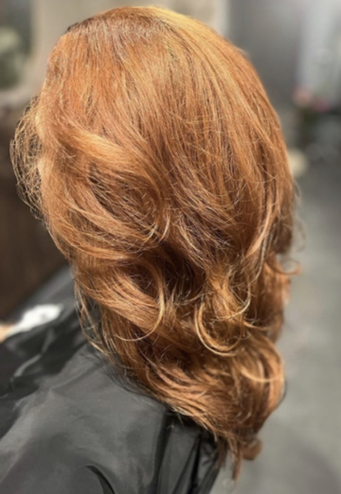 Koperkleurig haar met volume en laagjes