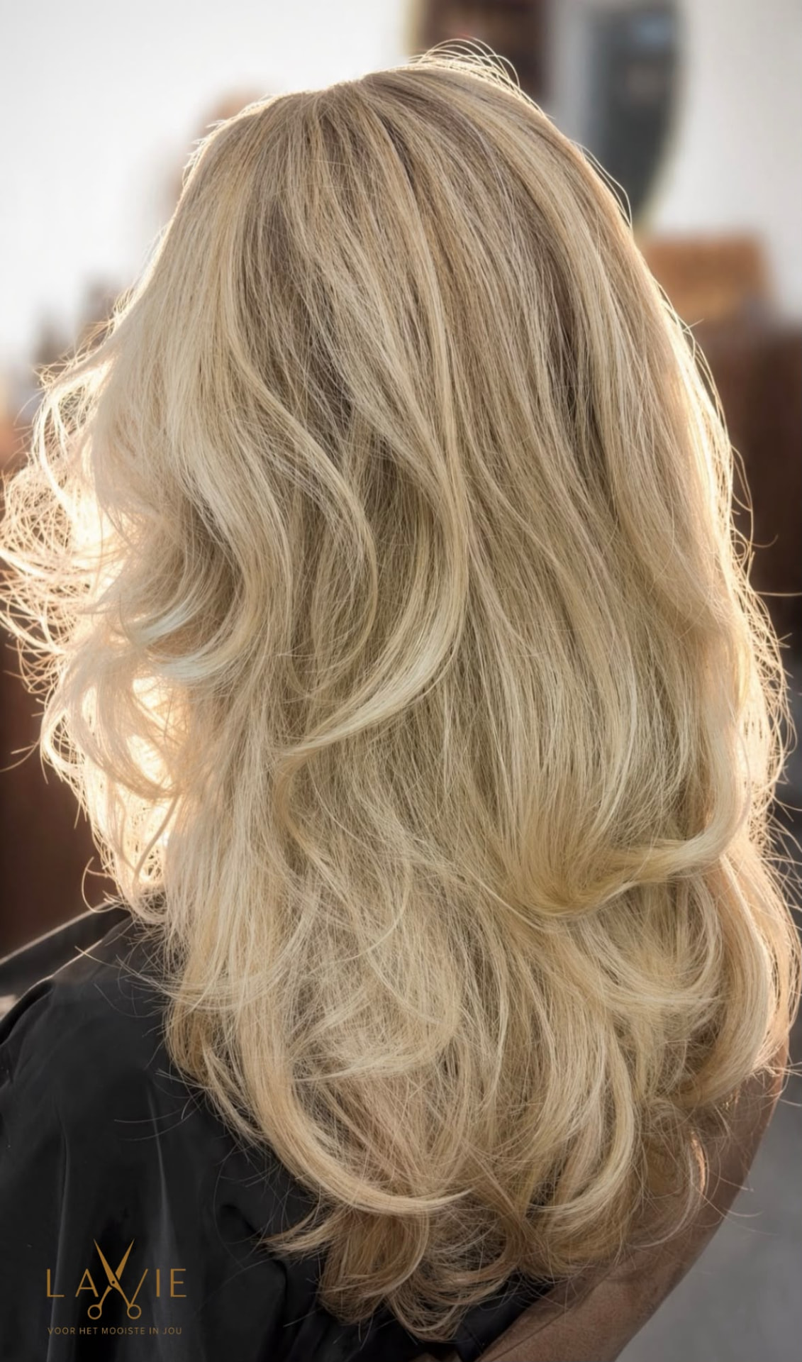 Lang blond haar met zachte highlights in het zonlicht